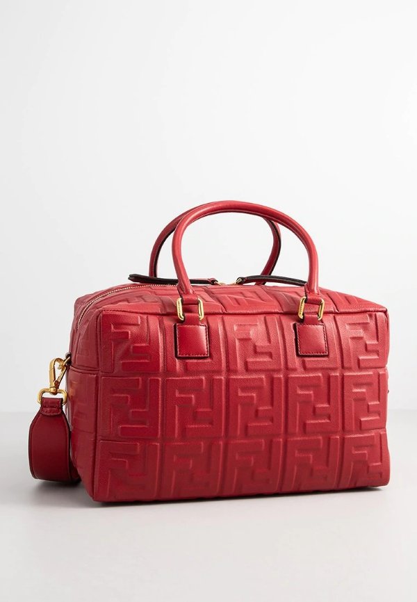 红色logo手提包