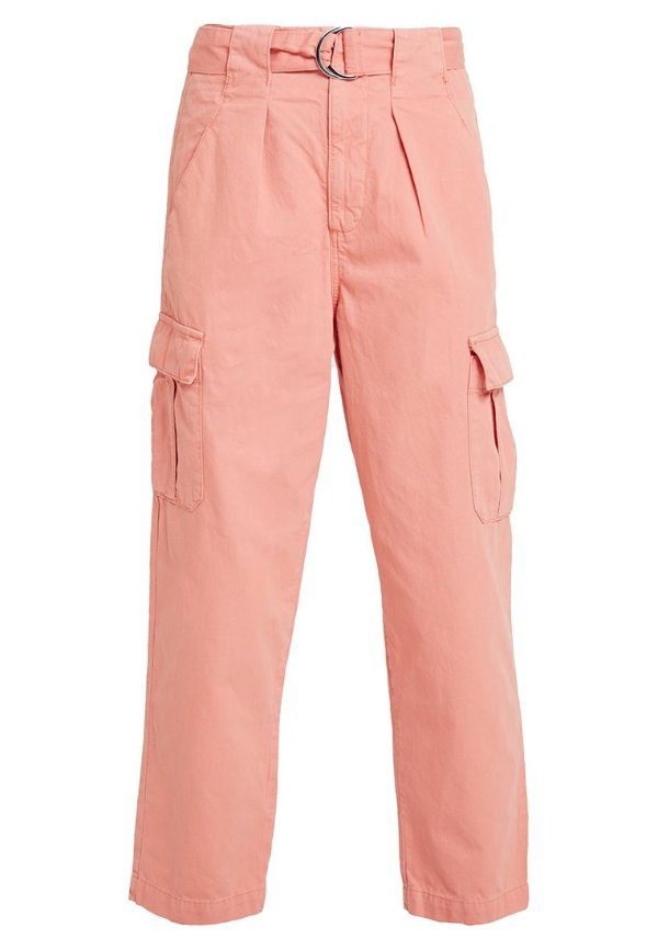 粉色口袋直筒裤