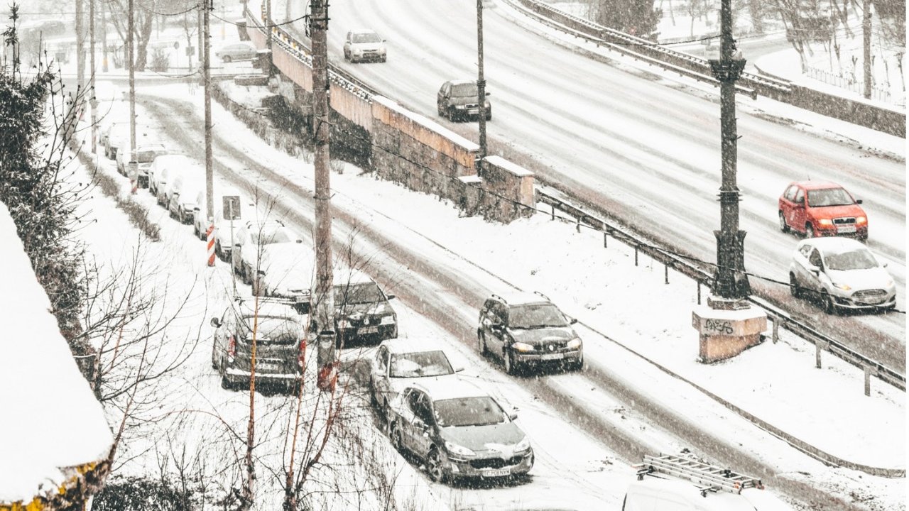 加拿大暴风雪生存手册：雪暴囤货、雪中挖车、雪地开车指南......