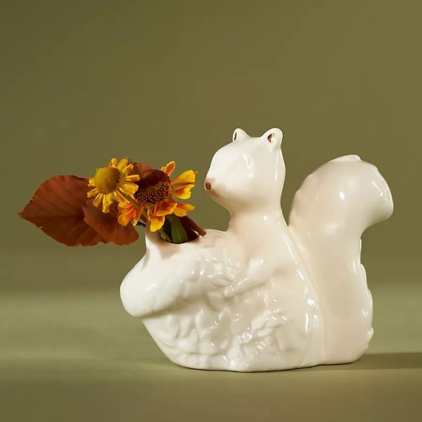 冬季白色生物花蕾花瓶