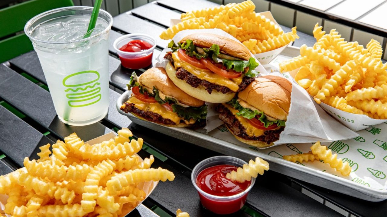 多伦多Shake Shack点餐攻略 - 牛肉汉堡、波纹薯条、枫糖奶昔，还有加拿大限定菜品！