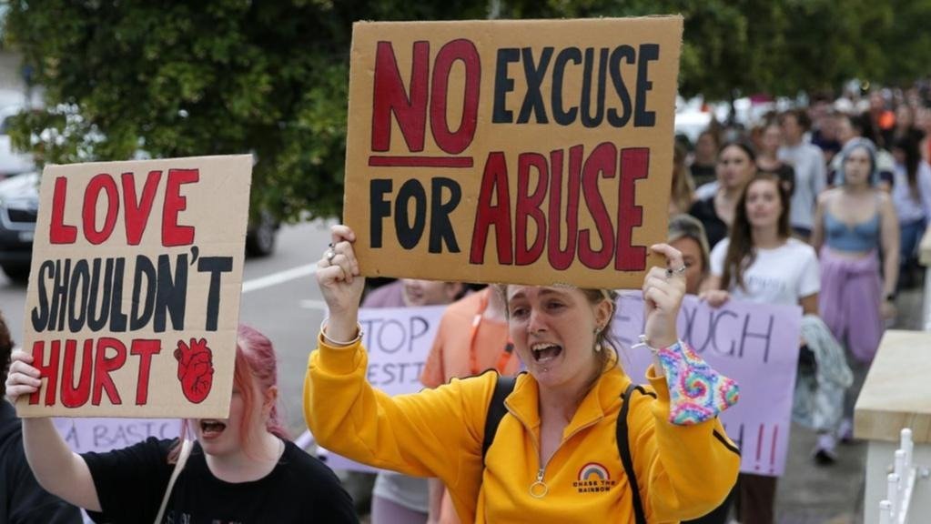 成千上万人将在澳大利亚各城市集会，反对针对妇女的暴力行为