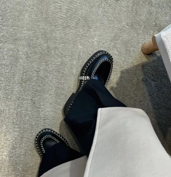 黑色缝线乐福鞋
