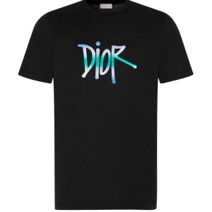 Dior X Shawn Stussy 惊喜联名再继续 全新Logo短袖开售