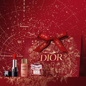 上新：Dior 新年限定 暗红礼盒配繁花星空烫金 精致高级感拉满
