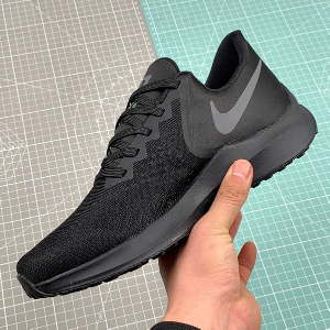 闪购：Nike Air Zoom Winflo 6 酷黑跑鞋 舒适感等你来踩