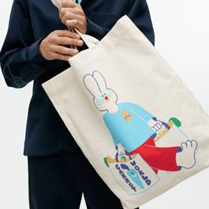 一律85折 €18收封面帆布袋Arket x Yuk Fun 兔年艺术家限定 真的被这只兔子迷住啦