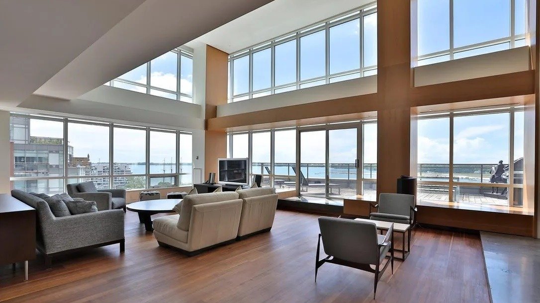 公寓月租金1.9万加元还得抢?! 多伦多湖滨顶层公寓被加拿大室内杂志评为 "加拿大最佳"，一起来看看值不值这个钱！