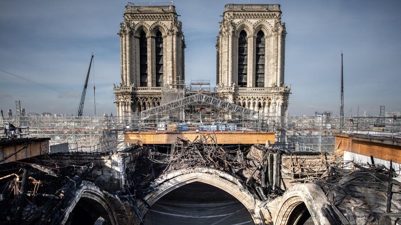 中法将合作修复巴黎圣母院！网友辣评：“早点找的话早就修好了”；“凭啥帮呢”