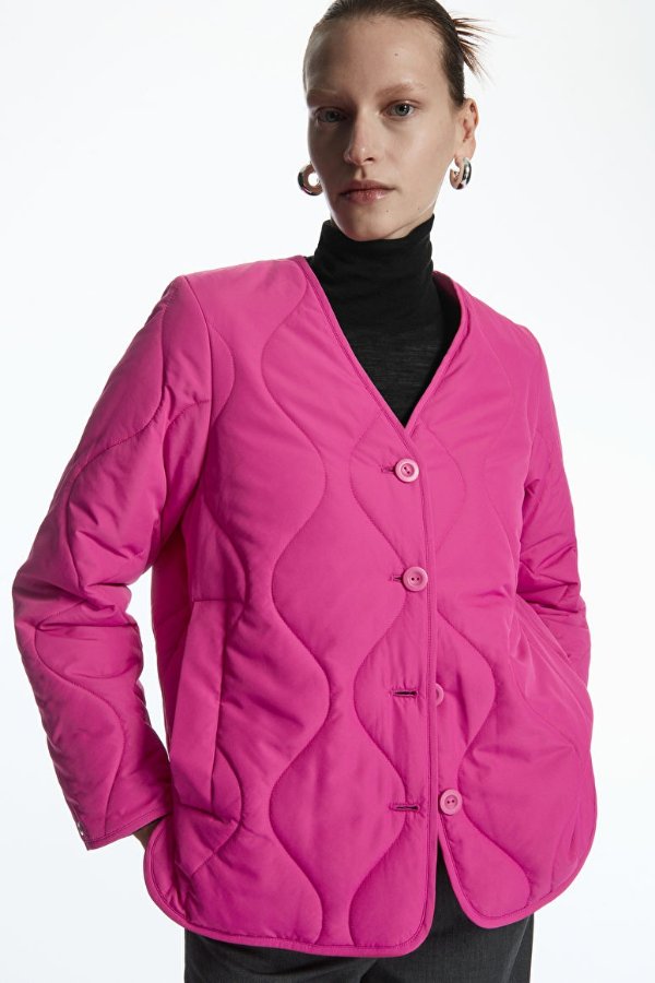 亮粉色绗缝夹克