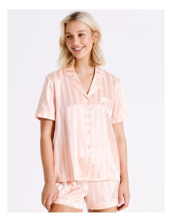 粉色竖条纹缎面睡衣套装