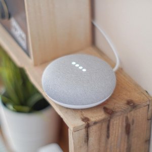 Google Home Mini 谷歌智能音箱特卖 可对话、控制智能家居