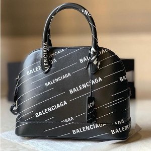 Balenciaga 超潮减龄神器贝壳包热卖