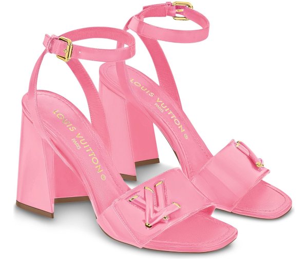 粉色高跟凉鞋