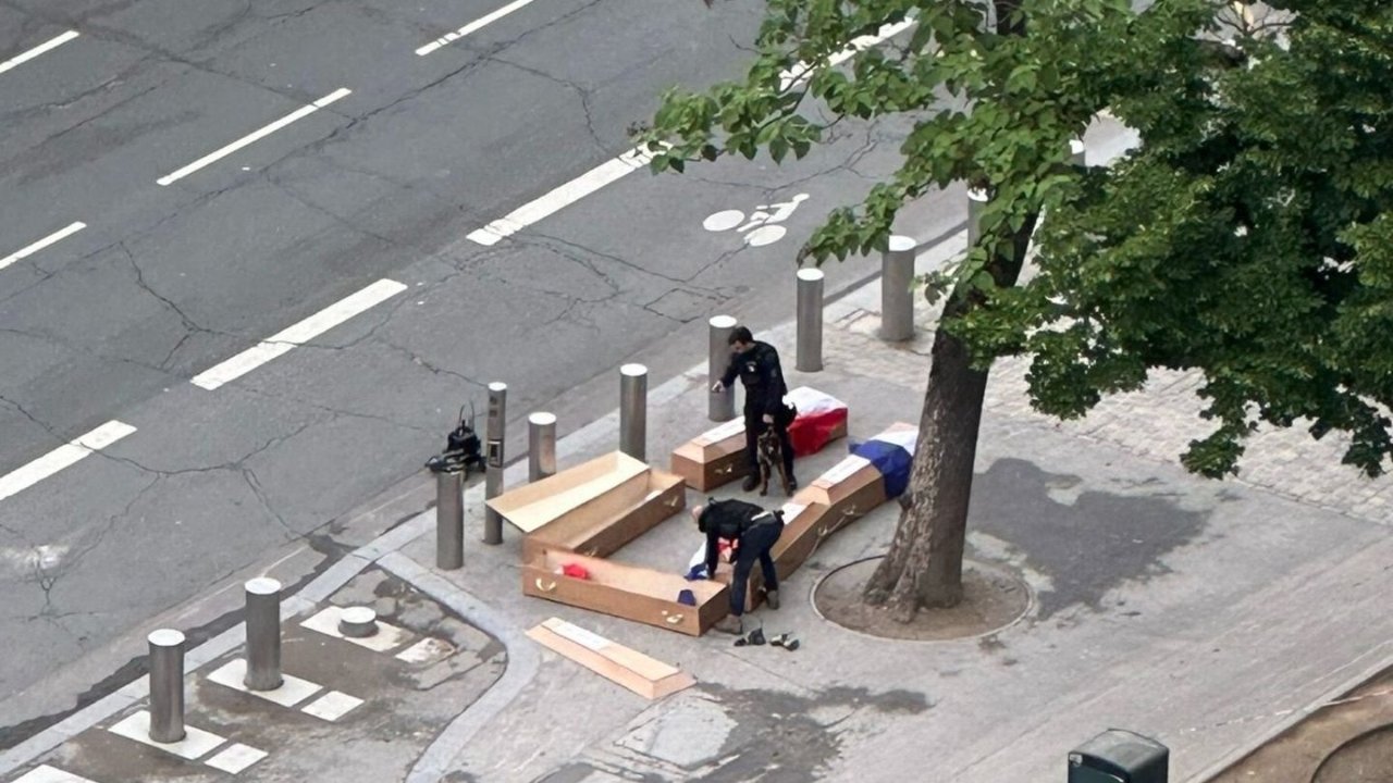 埃菲尔铁塔下发现五具棺材！三名嫌疑人被拘留