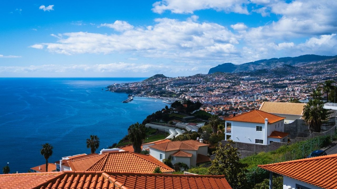 马德拉岛Madeira旅游攻略 - 交通、天气、景点、徒步观鲸、马德拉酒全介绍