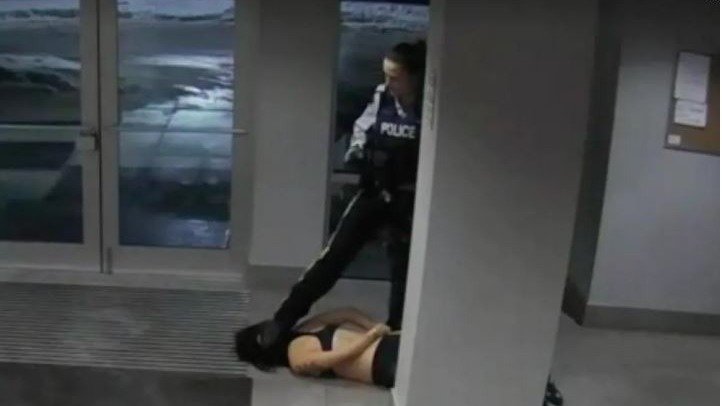调查花了近两年时间，UBC华裔女生遭踩头杀事件的女警最终认罪！
