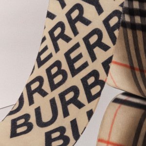 Burberry 经典格纹围巾折扣强强上线