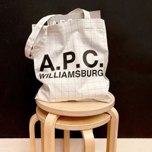 A.P.C. 法国极简风小众品牌闪促 收Logo半月包、卫衣
