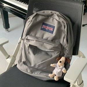 🥬白菜价：JanSport 双肩包鼻祖 十几欧是认真的吗？