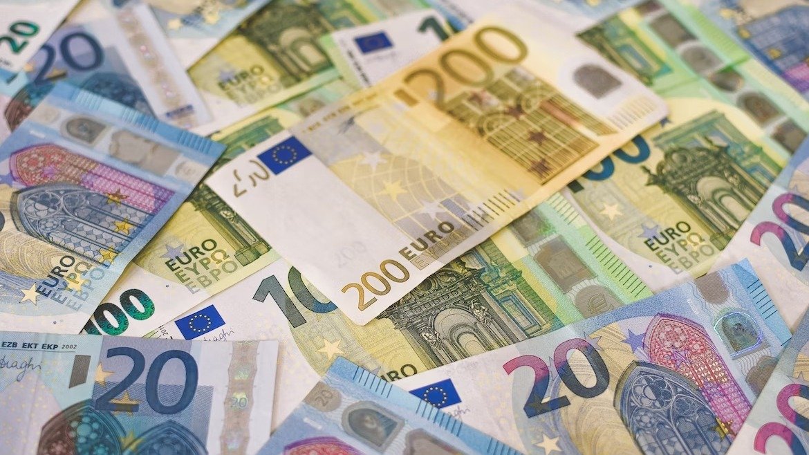 欧元兑换人民币攻略 - 最新汇率+全途径换汇方式推荐