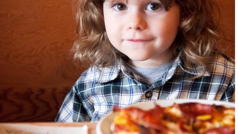 温哥华儿童亲子餐厅推荐-街机游戏，素食，儿童厨房，学制作匹萨，现场表演，游乐场等