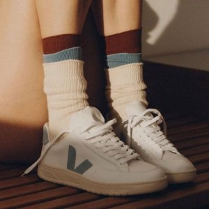 Veja 三重折 百搭小白鞋 | 低至$60、凯特王妃同款$75