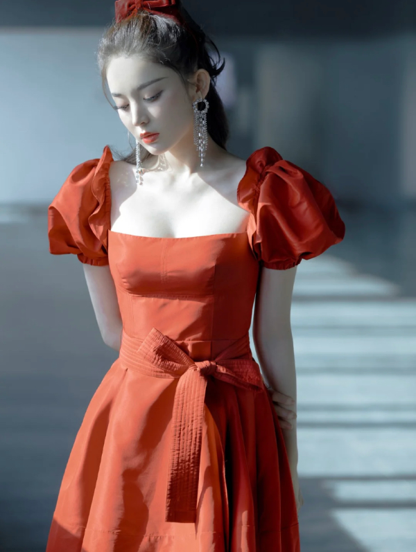 红色公主裙