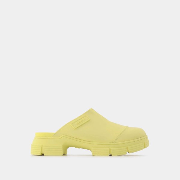 黄色拖鞋
