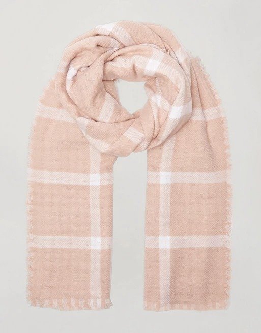 粉色格纹围巾
