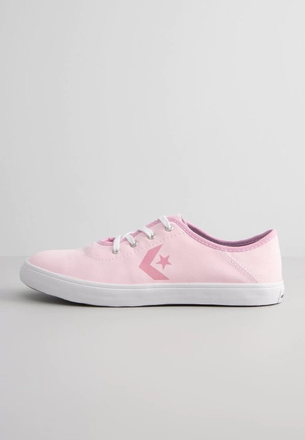 樱花粉帆布鞋