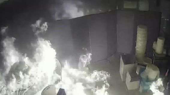 视频曝光！列治文山两家中餐厅半夜被人纵火焚烧！