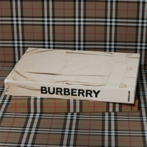 Burberry 清仓级大促！€136收格纹卡包 €144收新款格纹丝巾