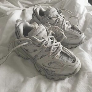 Balenciaga 热门款大促 BB腰带$461起，新款涂鸦老爹鞋$974