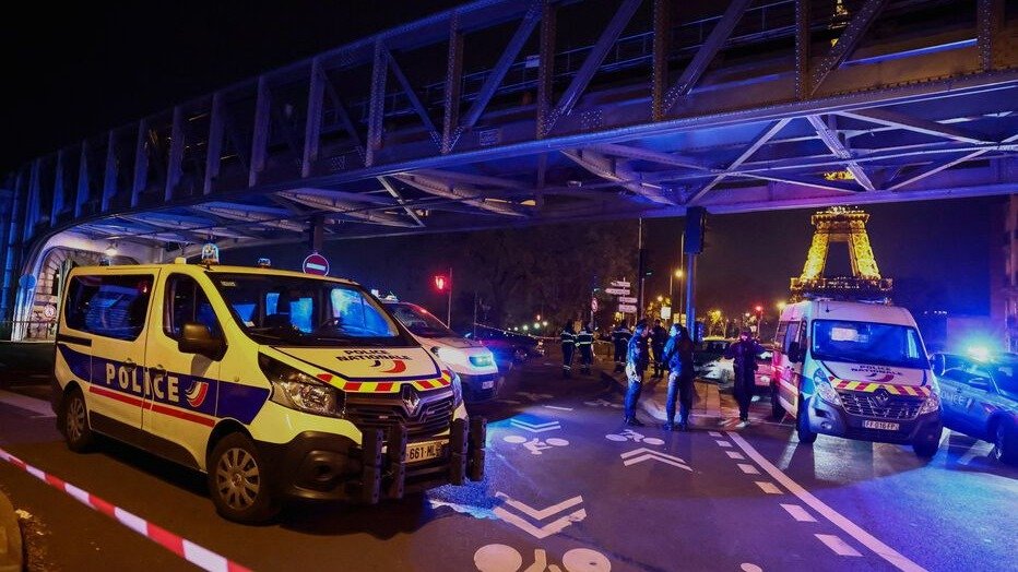 巴黎发生持刀袭击造成一死二伤 - 袭击者多次高呼"真主至大", 声称是为"为穆斯林报仇"