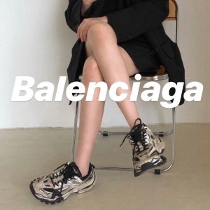 Balenciaga 官网私密大促 爆款沙漏包、老爹鞋、机车包冲啦