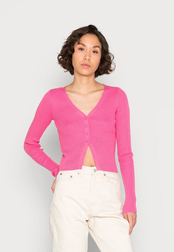 粉色针织开衫