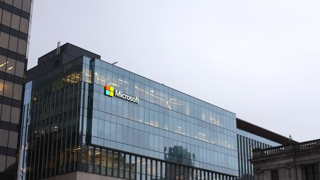 科技行业裁员潮蔓延！微软裁员 10,000人，转而在关键战略领域开始招聘新人！