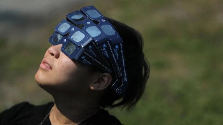赶快检查！你可能买到假冒的日食观测眼镜，会导致永久失明！