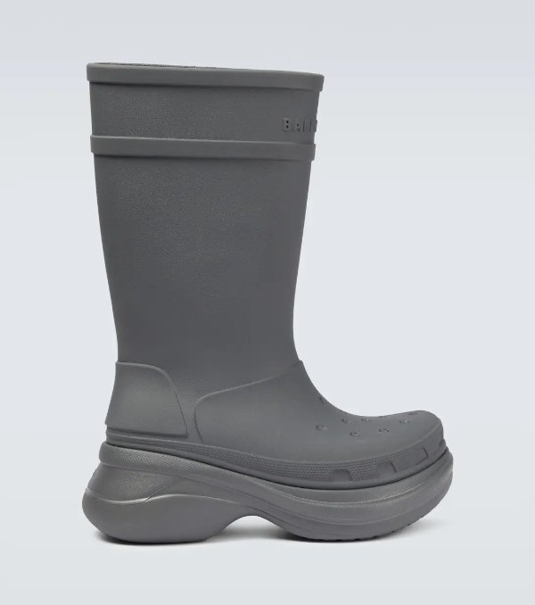 x Crocs rain boots