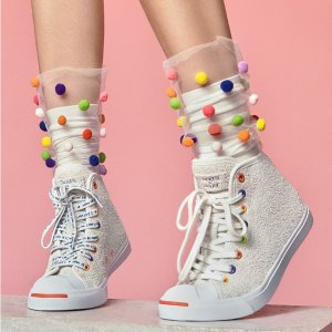 欧阳娜娜 x Converse 首款联名鞋即将发售 做个甜酷少女