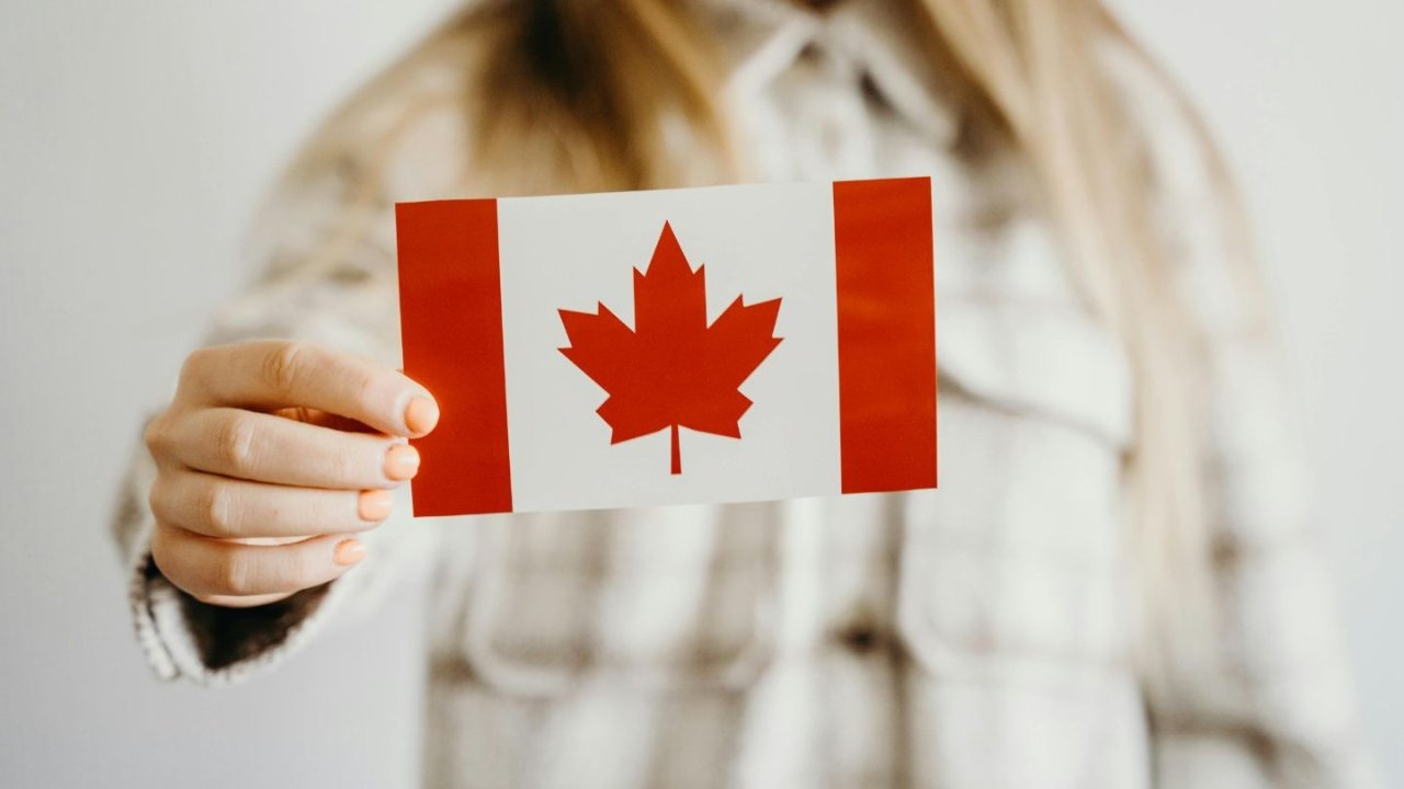 加拿大EE快速通道移民攻略 - EE配额公布！4月CRS分数降至529，500分以上仍有很多人！