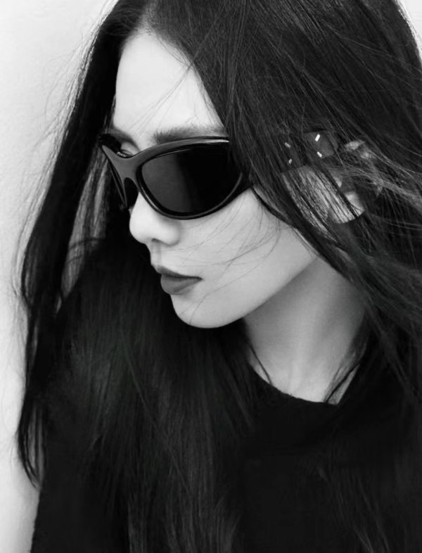 x Maison Margiela MM003 Sunglasses in Black x Maison Margiela