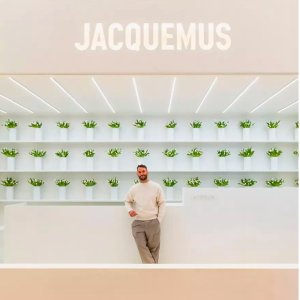 Jacquemus 快闪店入驻巴黎老佛爷 时尚、咖啡店和花店的诗意