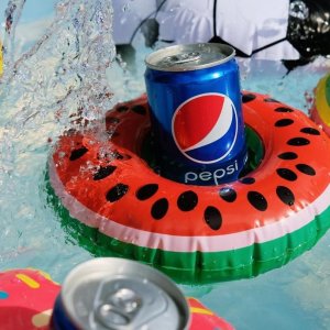 Pepsi 汽水的快乐 家庭装容量翻倍快乐加倍 一起吨吨吨！