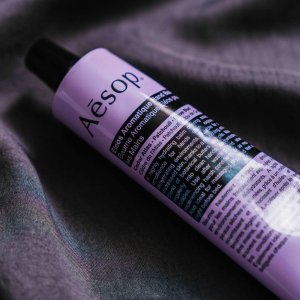 上新：Aesop 紫管Eleos护手霜 薰衣草雪松 线下已正式发售