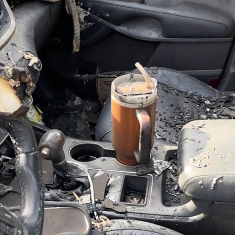 车都炸了杯子没事儿Stanley 无敌网红保温杯黑五大促€22就收随行杯