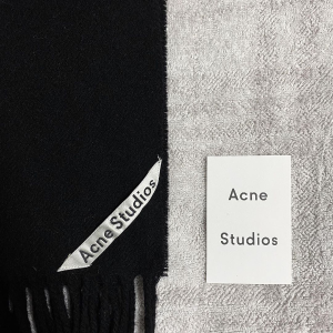 Acne Studios 北欧简约风美衣闪促 新款美腻围巾也参加