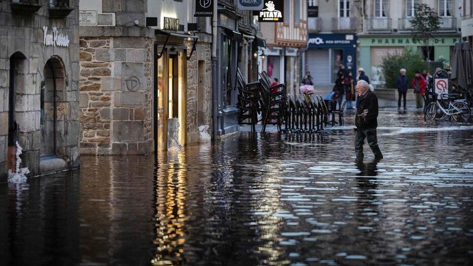 法国夏兰Ciarán风暴今晚强势登陆 - 预计将有强风，官方建议受影响地区进行避难