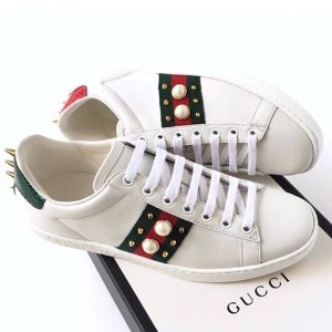 仅剩一双：Gucci 珍珠小白鞋定价优势 速收！